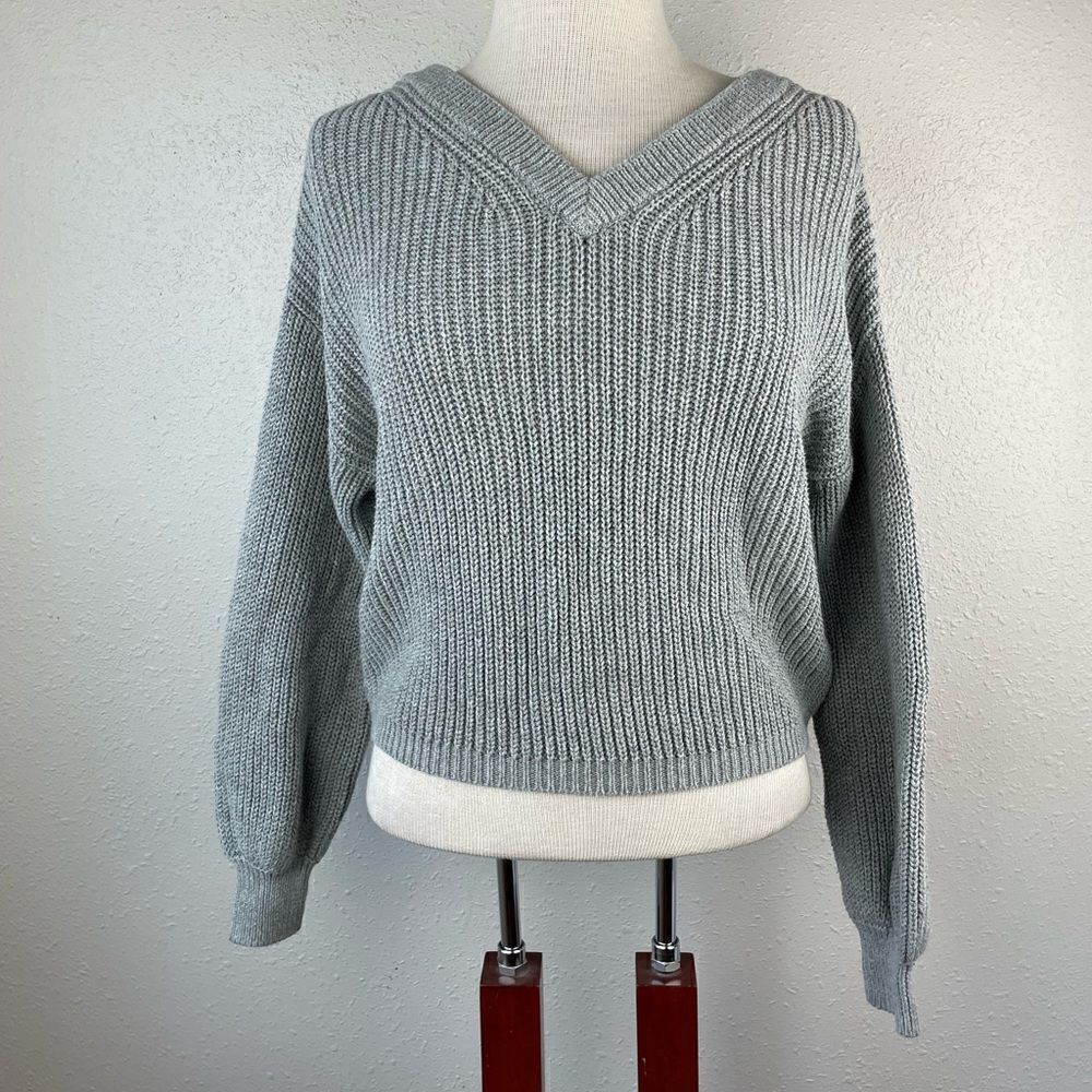 BP. Gray V-Neck Cropped Sweater Size XS EUC